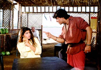 Twinkle Khanna and Aamir Khan in Mela