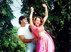 Sunil Shetty and Karishma Kapoor